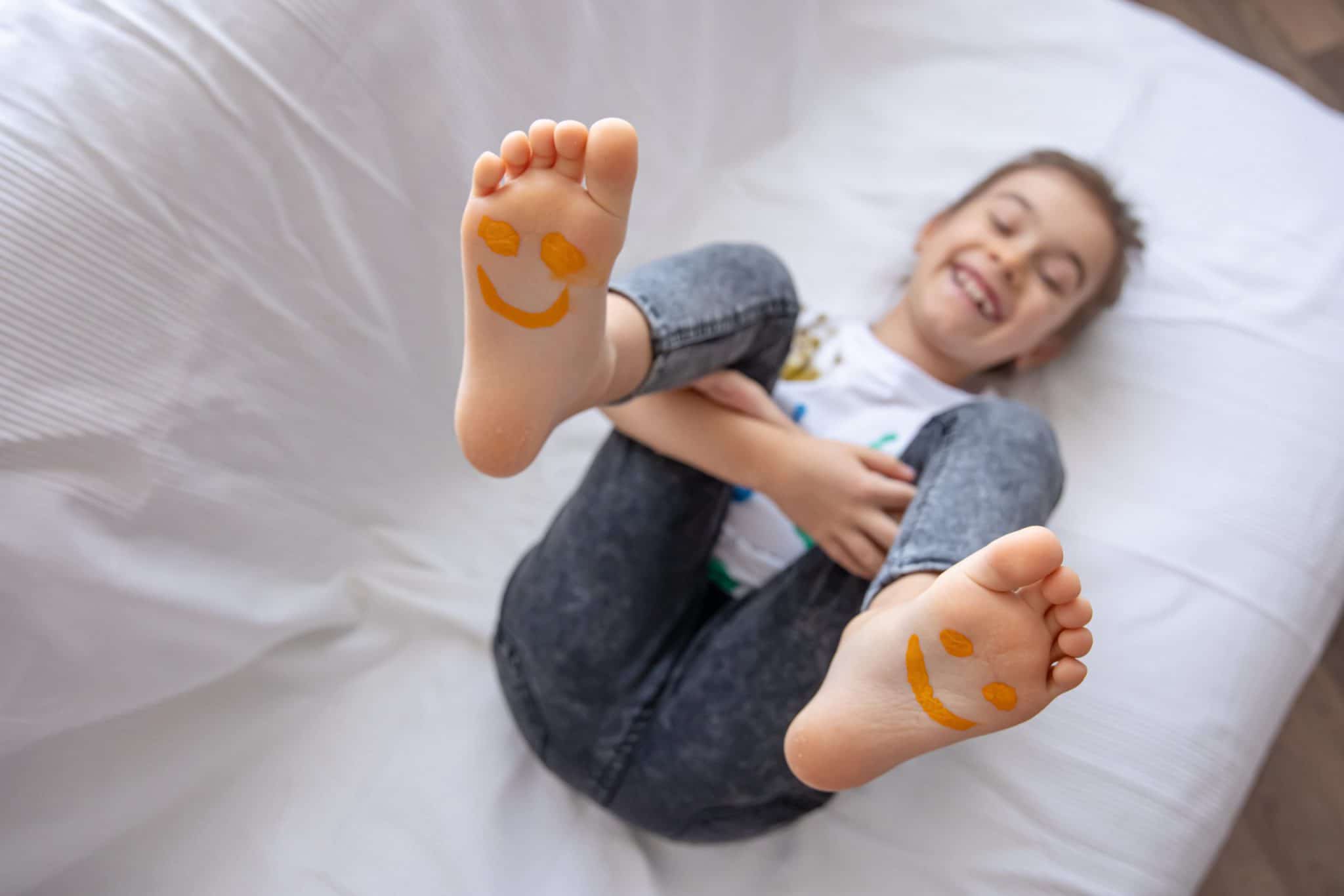 funny-smiles-children's-feet